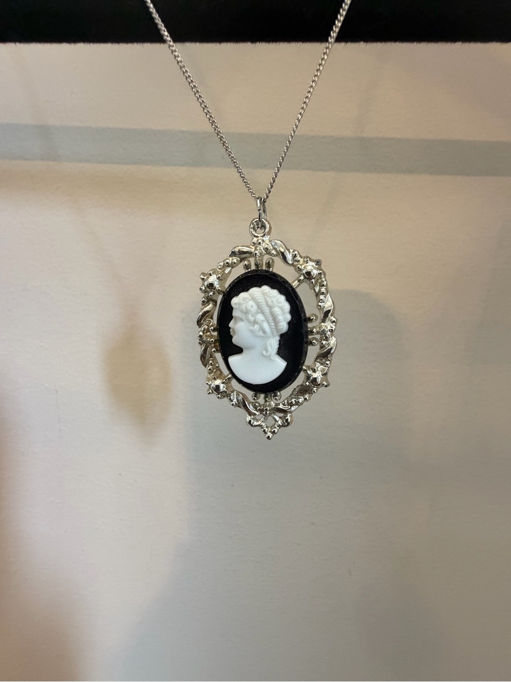 Silver-Tone Black & White Cameo Pendant Necklace - Vintage Style